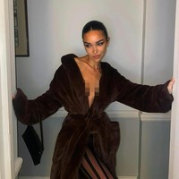 Sosok Jackie Apostel sendiri memang belum terlalu familiar. Ia dikenal sebagai penyanyi, penulis lagu, dan produser di Sao Paulo. Foto: Instagram Jackie Apostel