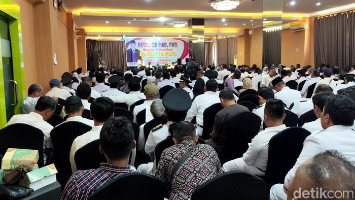 Kepala desa di Pati menggelar deklarasi dukungan Sudewo maju menjadi Cabup Pati dan Ahmad Luthfi maju Cagub Jateng, Kamis (20/6/2024).