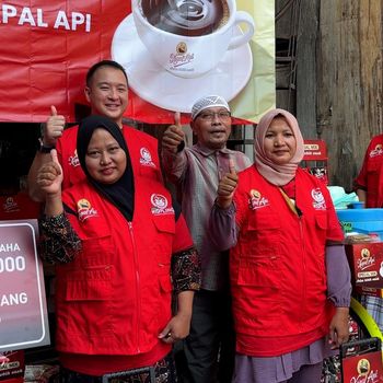 Kapal Api Beri Bantuan