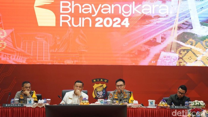 Kapolda Riau rapat bersama Pj Gubri (Foto: Raja Adil Siregar/detikSumut)