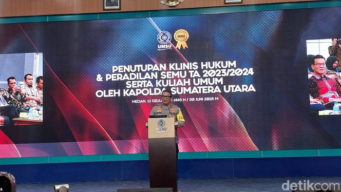 Kapolda Sumut Irjen Agung saat memberikan kuliah umum di UMSU. (Foto: Finta Rahyuni/detikSumut).