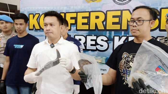 Kasat Reskrim Polres Kebumen, AKP La Ode Arwan Syah saat menggelar pers rilis di Mapolres Kebumen, Kamis (20/6/2024) sore.