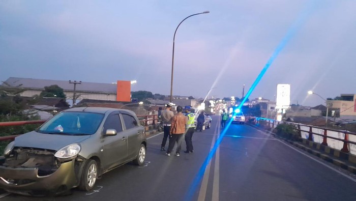 Kecelakaan lalu lintas di flyover Cimindi