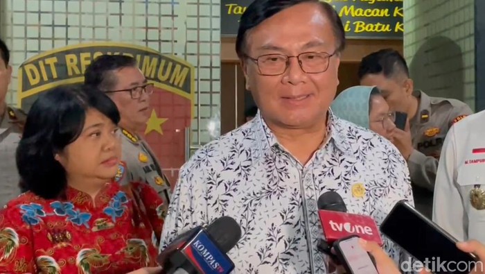 Ketua Harian Kompolnas Benny Mamoto