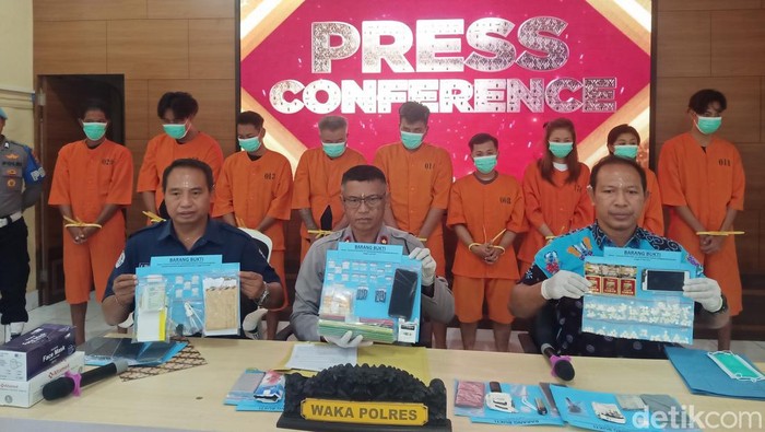 Konferensi pers penindakan kasus narkoba di Mapolres Jembrana, Kamis (20/6/2024). (Foto: I Putu Adi Budiastrawan/detikBali)
