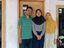 Kisah Perjuangan Loves, Anak Penjual Rempeyek yang Lolos SNBP UGM & Raih Kuliah Gratis