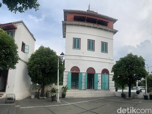Menara Miring Ini Jadi Titik Nol Kilometer Jakarta