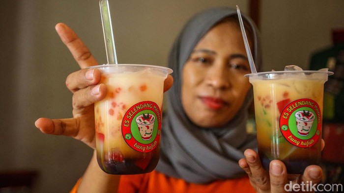 Kampung Betawi Setu Babakan, Jakarta Selatan, menawarkan beragam makanan khas betawi yang dapat menggoyang lidah. Ini daftarnya.