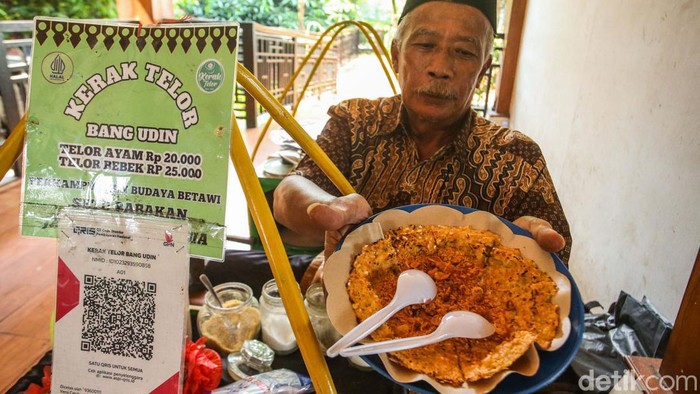 Kampung Betawi Setu Babakan, Jakarta Selatan, menawarkan beragam makanan khas betawi yang dapat menggoyang lidah. Ini daftarnya.