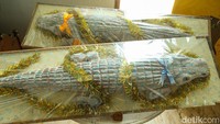 Di dalam museum ini pengunjung dapat melihat semua ciri khas yang ada di budaya betawi mulai dari permainan, makanan, pakaian adat, hingga golok besar.
