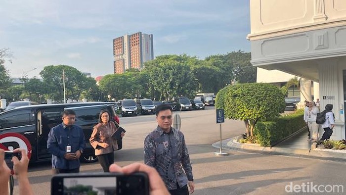 Menkeu Sri Mulyani datang ke Istana Kepresidenan Jakarta, 20 Juni 2024 sore. (Eva Safitri/detikcom)