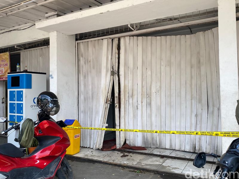 Minimarket yang terbakar di Depok dipasang garis polisi