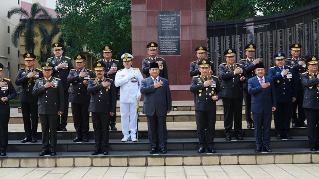 Momen Prabowo terima Bintang Bhayangkara Utama. (Dok. Istimewa)
