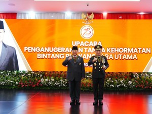 Tentang Bintang Bhayangkara Utama yang Disematkan Kapolri ke Prabowo