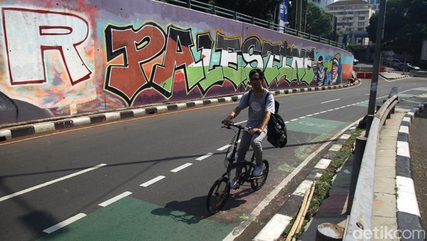 Mural Solidaritas Palestina Muncul di Kawasan Dukuh Atas