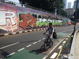 Mural Solidaritas Palestina Muncul di Kawasan Dukuh Atas