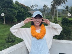 7 Foto Park Eun Bin Liburan di Bali, Gaya Pakaian Tertutupnya Jadi Sorotan