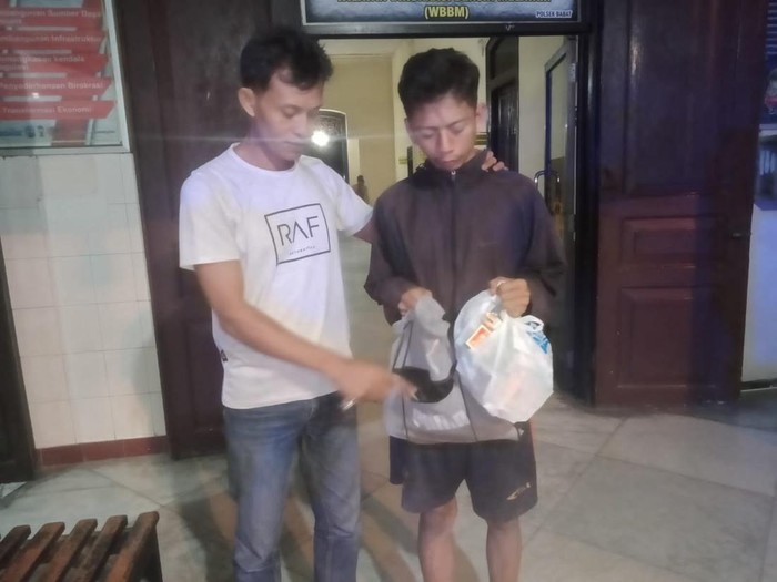 Pembobol minimarket yang diamankan warga