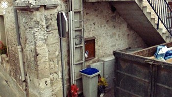 Entah apa yang membuatnya meringkuk di sana. Foto: via Hackread