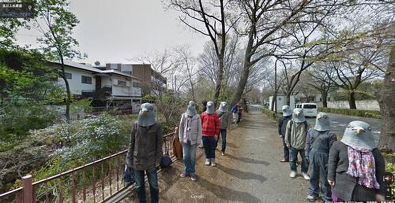 Google Street View menangkap pemandangan suatu jalan dengan keadaan di sekelilingnya. Kadang, hasilnya bisa semengerikan ini.