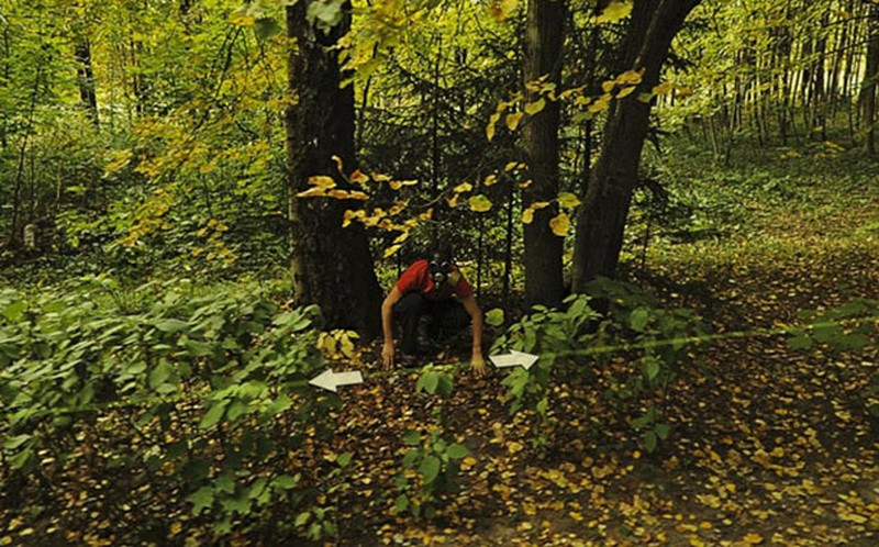 Google Street View menangkap pemandangan suatu jalan dengan keadaan di sekelilingnya. Kadang, hasilnya bisa semengerikan ini.