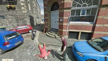 Seperti kejadian pembunuhan tapi sebenarnya ini sengaja dibuat oleh dua orang prankster biar terkenal. Foto: via Hackread