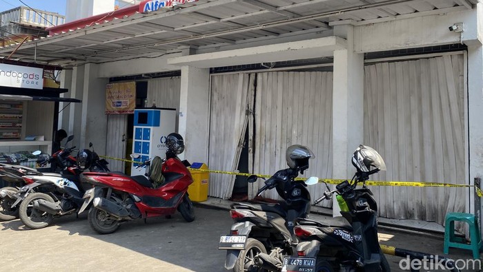 Minimarket Depok Dilalap Api Akibat Aksi Kriminal, Rugi Ratusan Juta