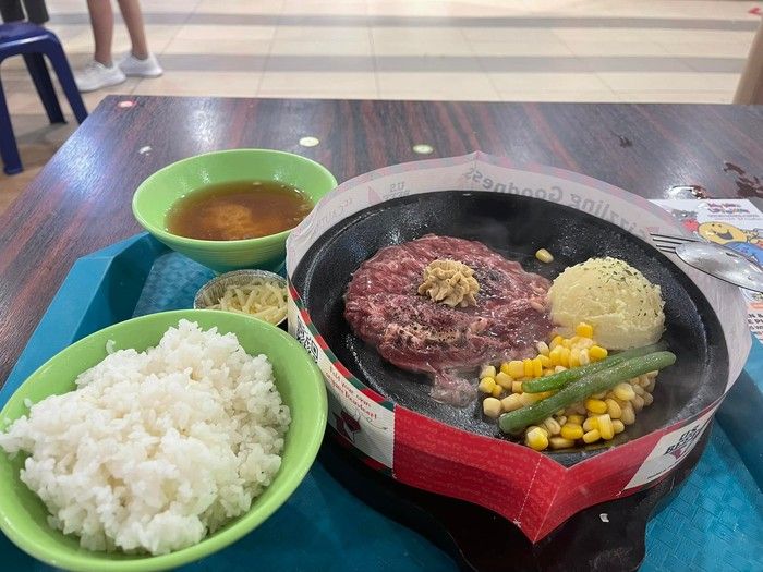 Perjuangan Ibu Hamil, Jualan Makanan hingga Ditraktir Makan