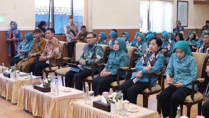 PJ Wali Kota Batu saat menghadiri pengumuman Tim Penilaian lomba Desa se-Jatim.