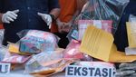 Polda Bali Bekuk Wanita Kurir Sabu 1,5 Kg