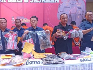 Polda Bali Bekuk Wanita Kurir Sabu 1,5 Kg, Bosnya Sedang Diburu