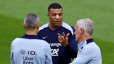 Potret Mbappe Kembali Latihan Usai Mengalami Patah Hidung