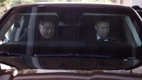 Sementara di kursi penumpang ada Kim Jong Un. Mobil kemudian mengitari kawasan Geumsusan. Mobil ini sebenarnya bukan hal baru bagi Putin. Mengingat di Rusia, Aurus merupakan mobil kepresidenan yang juga sering dibawa saat berkunjung ke mancanegara. (REUTERS/Gavriil Grigorov)  
