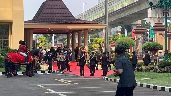 Prabowo tiba di Mabes Polri untuk terima tanda kehormatan Bintang Bhayangkara Utama
