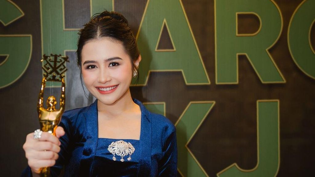 Bangganya Prilly Latuconsina Jadi Aktris Terbaik 2024 Versi IKJ Bangganya Prilly Latuconsina Jadi Aktris Terbaik 2024 Versi IKJ