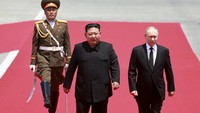 Di sisi lain, dalam beberapa minggu terakhir, AS dan negara-negara NATO lainnya telah memberikan izin kepada Ukraina untuk menggunakan senjata negara-negara Barat di wilayah Rusia, sebuah langkah signifikan yang diharapkan Kyiv akan menguntungkan Ukraina. (AP Photo/Vladimir Smirnov)