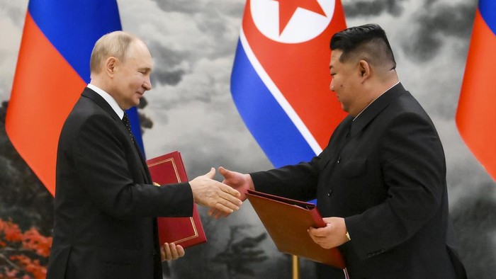 Russian President Vladimir Putin, left, and North Korea's leader Kim Jong Un exchange documents during a signing ceremony of the new partnership in Pyongyang, North Korea, on Wednesday, June 19, 2024. Putin and  Kim signed a new partnership that includes a vow of mutual aid if either country is attacked, during a Wednesday summit that came as both face escalating standoffs with the West. (Kristina Kormilitsyna, Sputnik, Kremlin Pool Photo via AP)