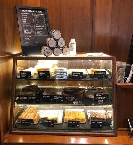 Nyamm! Ada Bolu Pisang Enak di 5 Kafe Kekinian Ini