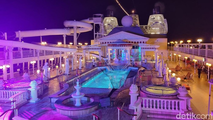 Resorts World One Panorama kemewahan kapal pesiar Resorts World One.