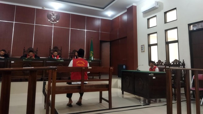 Transaksi Tunai Terlarang: Yogi Limpahkan Uang Langsung dari Penjualan Cula Badak ke Sunendi