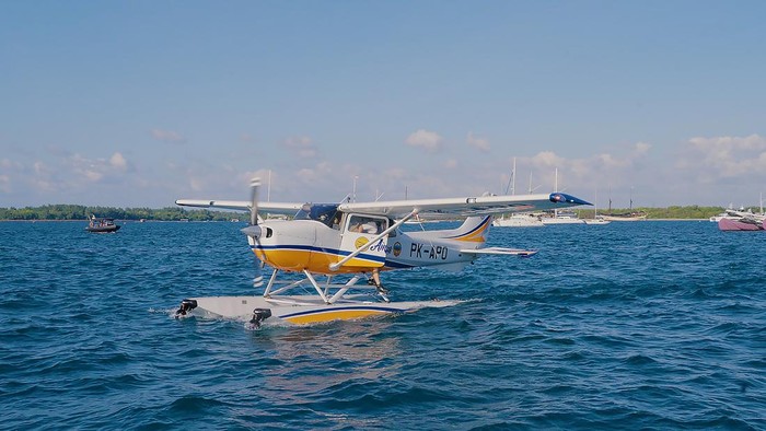 Badan Kebijakan Transportasi Kementerian Perhubungan melakukan uji coba penerbangan seaplane di Pantai Mertasari, Bali, Kamis (20/6). Uji coba itu sebagai upaya mendorong area di sekitar Denpasar, Bali untuk menjadi seaplane hub pertama di Indonesia.
