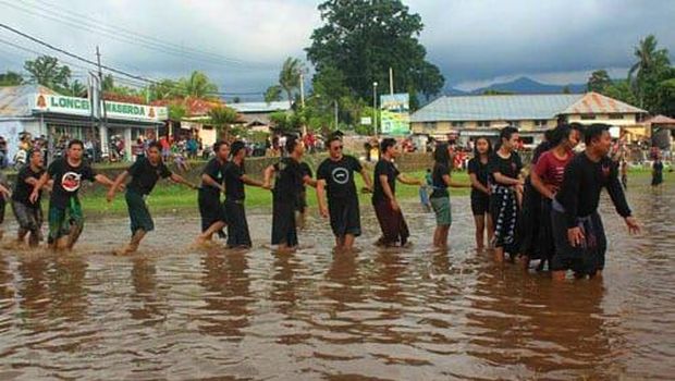 Tradisi Megoak-goakan di Buleleng. (Dok. Pemkab Buleleng)