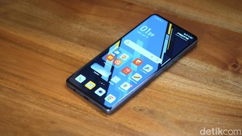 Layar Pova 6 menggunakan panel AMOLED dengan ukuran 6,78 inch 120Hz, resolusi FHD+ (2.460 x 1.080 pixel) dengan bezel tipis 1,3mm. Foto: detikINET/Anggoro Suryo Jati