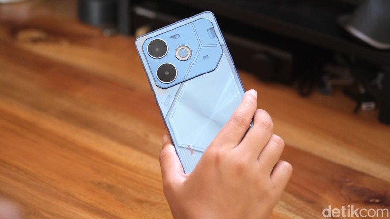 Unboxing Tecno Pova 6