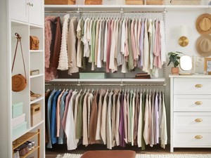 5 Manfaat Punya Walk-In Closet, Simpan Baju Jadi Lebih Praktis!