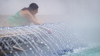 Saat ini di wilayah tersebut suhunya mencapai 36 derajat Celcius (96,8 Fahrenheit).   