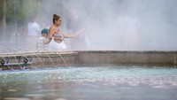Perkiraan cuaca nasional mengeluarkan peringatan untuk wilayah Rumania bagian barat dan selatan yang suhunya diperkirakan akan melebihi 38 derajat Celcius (100,4 Fahrenheit).  