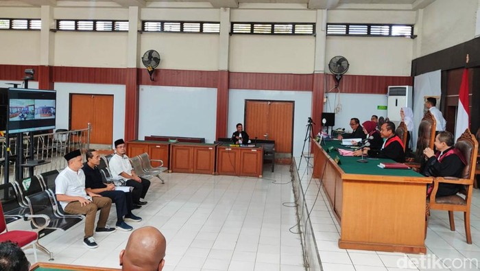 3 terdakwa dugaan kasus korupsi pembangunan gedung SMA Buay Pemaca OKU Selatan.