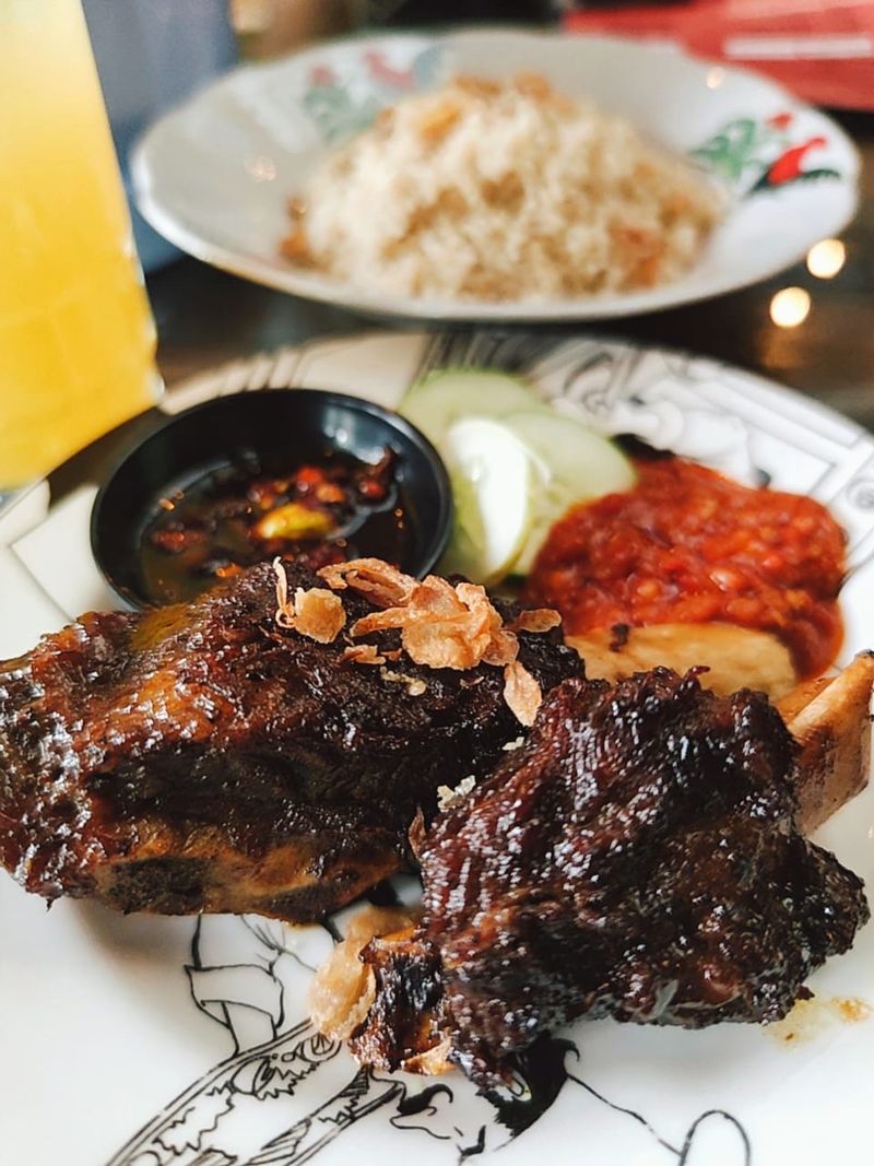 5 Tempat Ini Punya Menu Porsi Jumbo yang Harganya Terjangkau