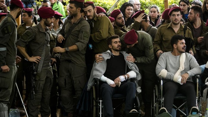 RA'ANANA, ISRAEL - JANUARY 14: Soldiers, friends from the unit, some of them injured from the battle in Gaza, attend the funeral for Master Sgt. Daniel Weidenbaum on January 14, 2024 in Ra'anana, Israel. The Israel Defense Forces announced that Weidenbaum was killed on Friday while fighting in central Gaza. (Photo by Amir Levy/Getty Images)